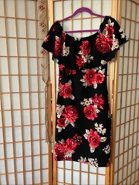 EUC Almost Famous Large Black Floral Dress with Red Roses